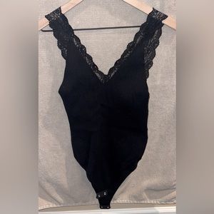 2 L BLACK BODYSUITS
